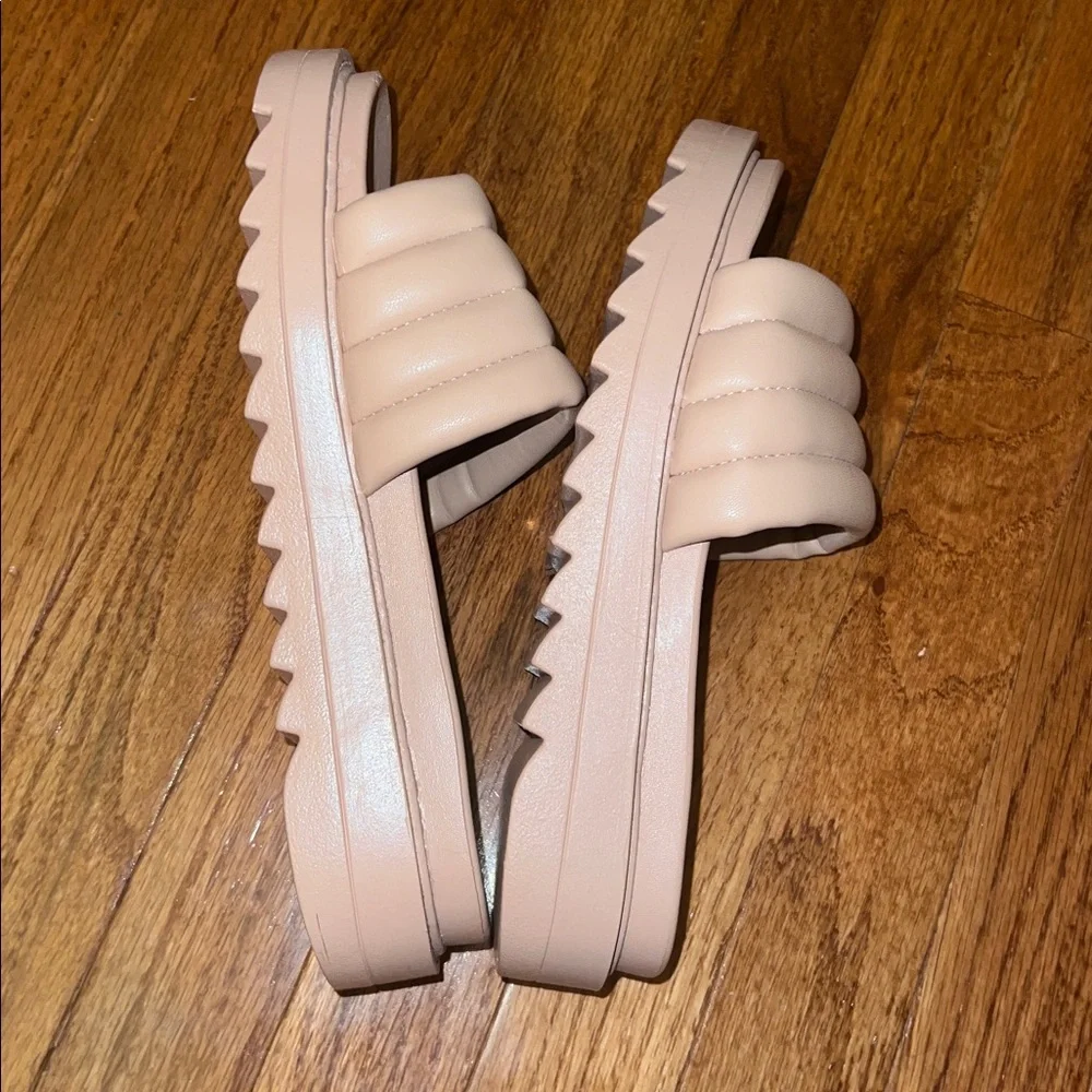 Qupid Baby Pink Platform Sandal Slip On’s Women’s Size 7
